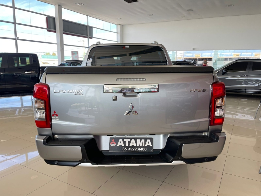 mitsubishi l200 triton 2.4 16v turbo diesel outdoor hpe-s cd 4x4 automatico 4p 2021