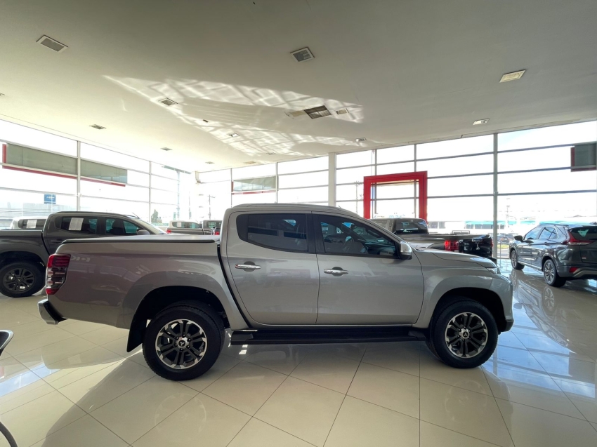 mitsubishi l200 triton 2.4 16v turbo diesel outdoor hpe-s cd 4x4 automatico 4p 2021