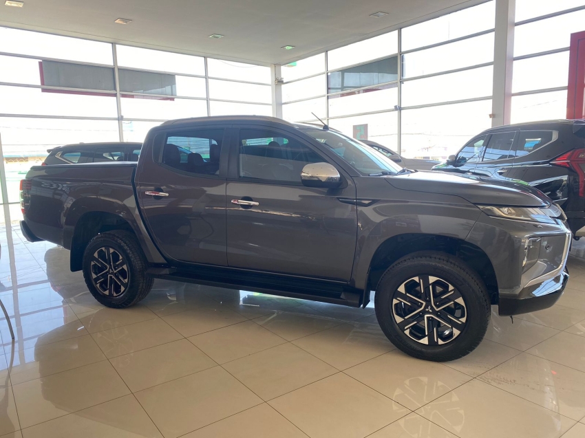 mitsubishi l200 triton 2.4 16v turbo diesel sport hpe-s cd 4p 4x4 automatico 2023