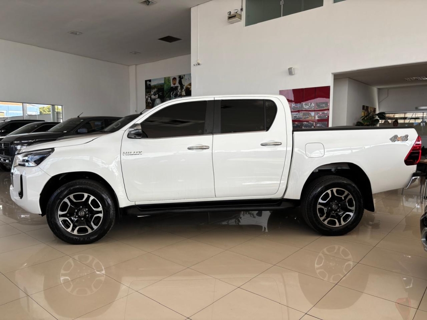 toyota hilux 2.8 d-4d turbo diesel cd srx 4x4 automatico 2.7 4p 2022