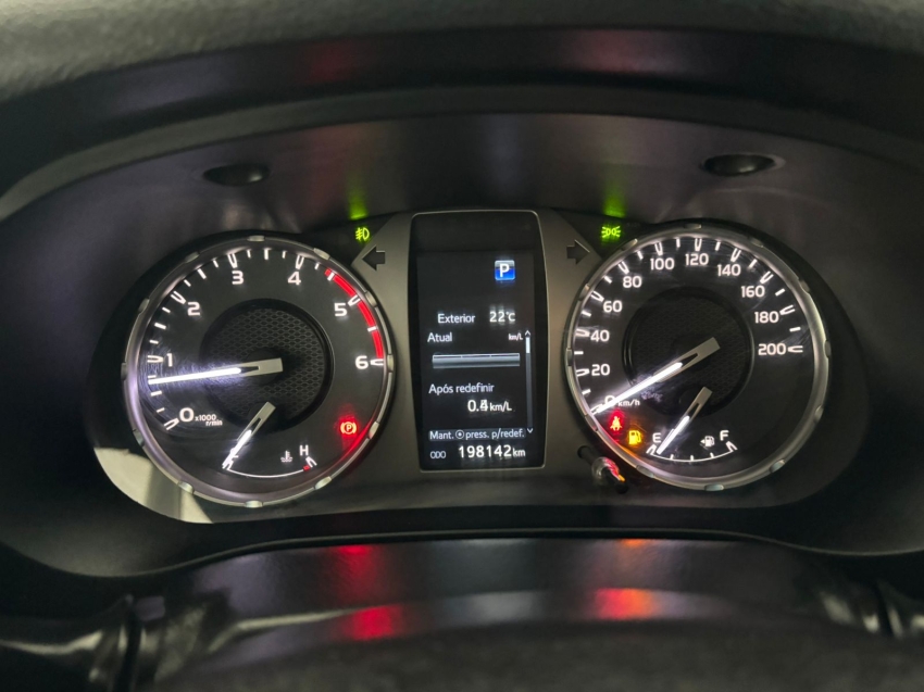 toyota hilux 2.8 d-4d turbo diesel cd srx 4x4 automatico 2.7 4p 2022