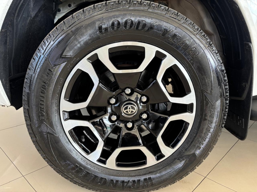 toyota hilux 2.8 d-4d turbo diesel cd srx 4x4 automatico 2.7 4p 2022