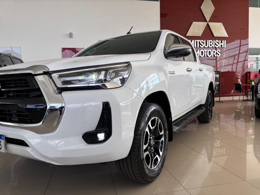 toyota hilux 2.8 d-4d turbo diesel cd srx 4x4 automatico 2.7 4p 2022
