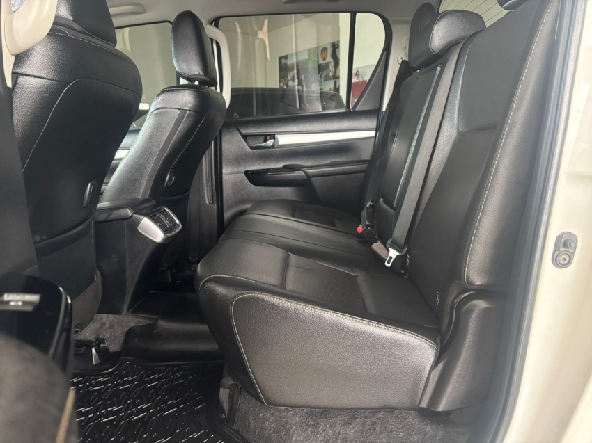 toyota hilux 2.8 d-4d turbo diesel cd srx 4x4 automatico 2.7 4p 2022