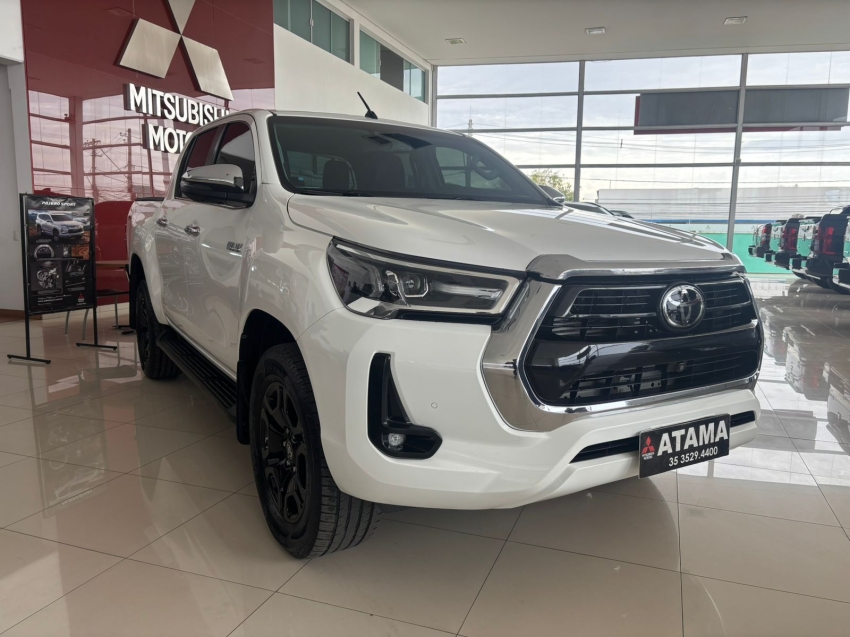 toyota hilux 2.8 d-4d turbo diesel cd srx 4x4 automatico 2.7 4p 2022 toyota hilux 2.8 d-4d turbo diesel cd srx 4x4 automatico 2.7 4p 2022