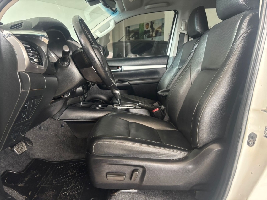 toyota hilux 2.8 d-4d turbo diesel cd srx 4x4 automatico 2.7 4p 2022