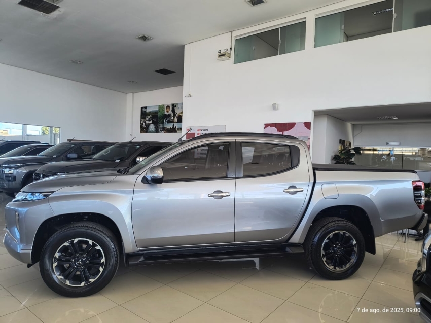 mitsubishi l200 triton 2.4 16v turbo diesel sport hpe cd 4p 4x4 automatico 2023