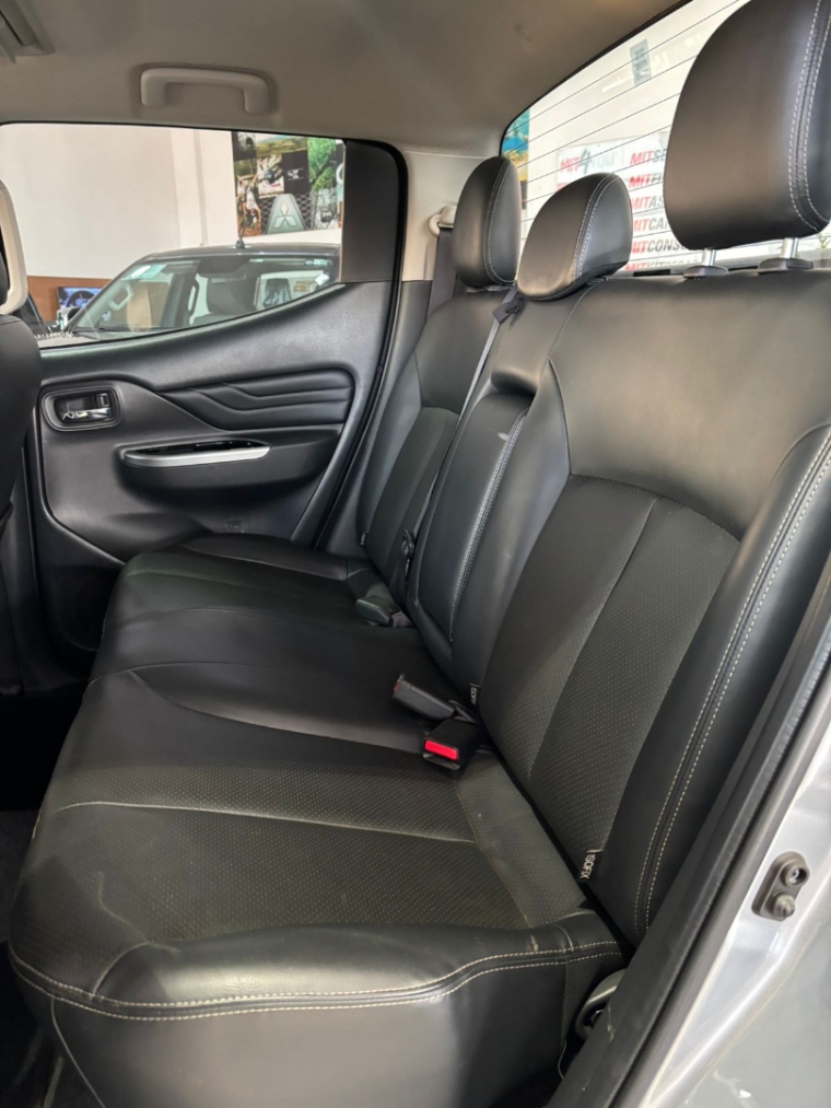 mitsubishi l200 triton 2.4 turbo diesel 4x4 at sport hpe-s 4p automatico 2024