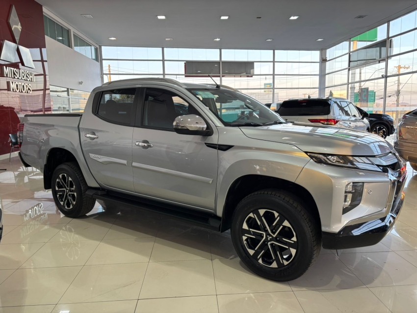 mitsubishi l200 triton 2.4 turbo diesel 4x4 at sport hpe-s 4p automatico 2024