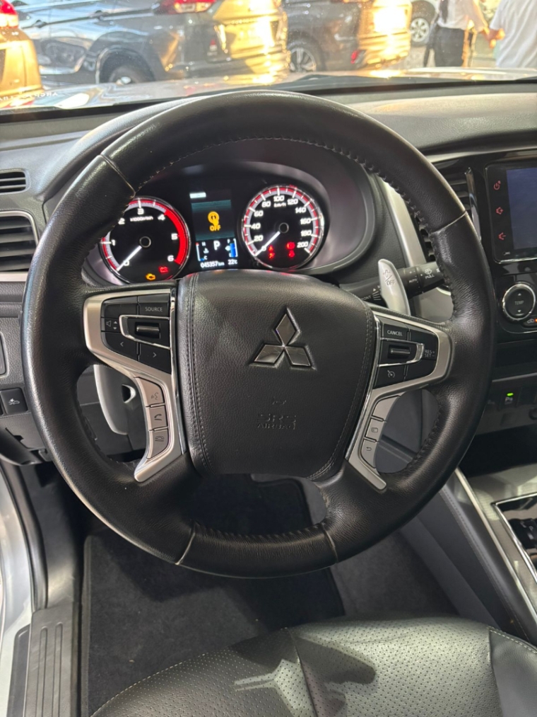 mitsubishi l200 triton 2.4 turbo diesel 4x4 at sport hpe-s 4p automatico 2024