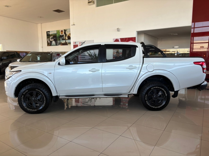 mitsubishi l200 triton 2.4 16v turbo diesel sport gls cd 4p 4x4 automatico 2018