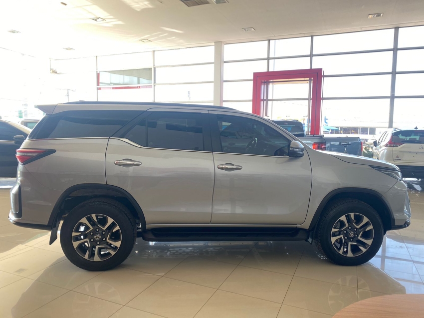 toyota hilux sw4 2.8 d-4d turbo diesel srx platinum 7l 4x4 automatico 4p 2024