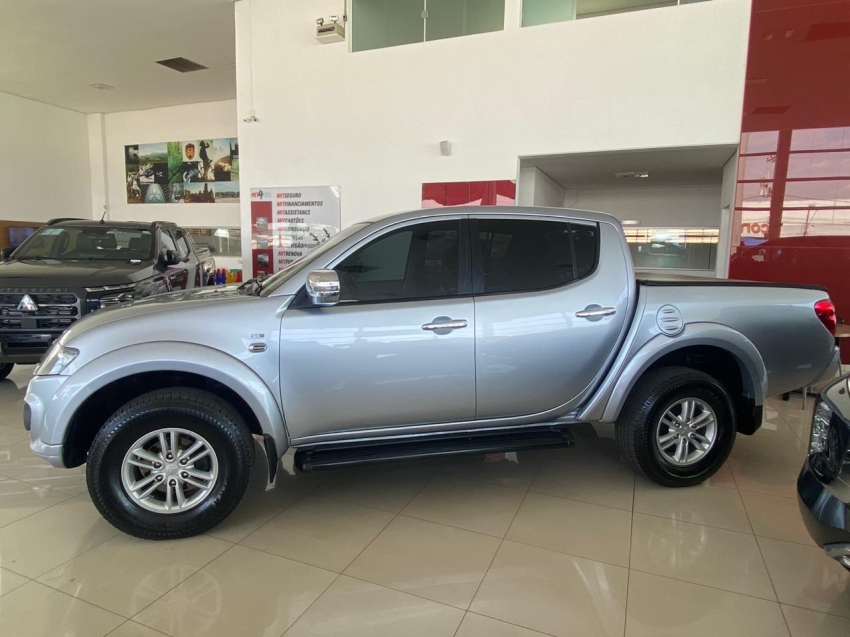 mitsubishi l200 triton 3.2 hpe 4x4 cd 16v turbo intercooler diesel 4p automatico 2016