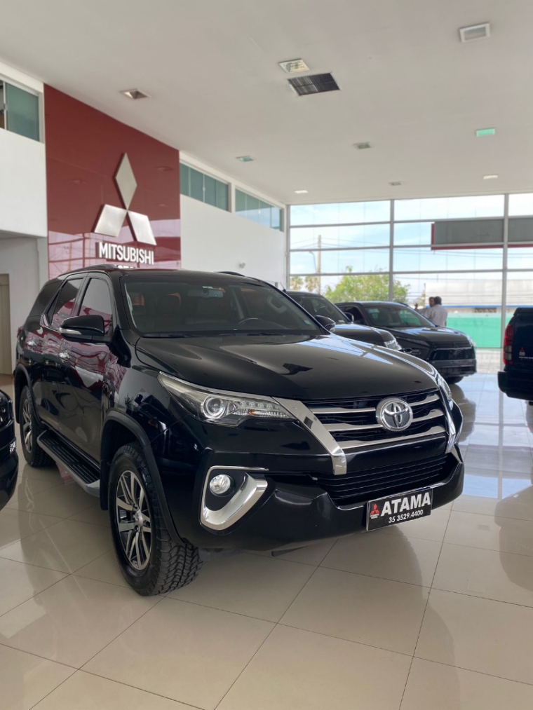 toyota hilux sw4 2.8 srx 4x4 16v turbo intercooler diesel 4p automatico 2017 toyota hilux sw4 2.8 srx 4x4 16v turbo intercooler diesel 4p automatico 2017