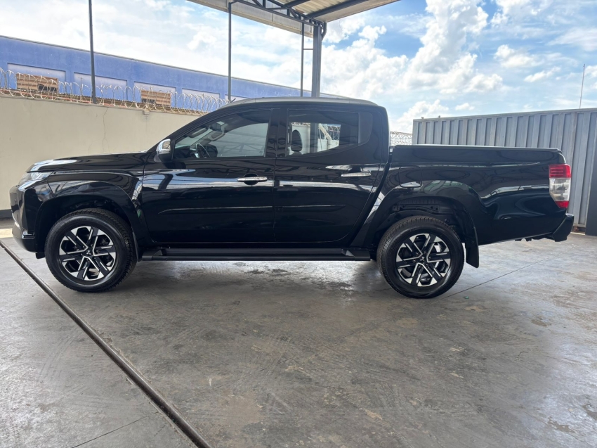 mitsubishi l200 triton 2.4 16v turbo diesel sport hpe-s cd 4p 4x4 automatico 20235