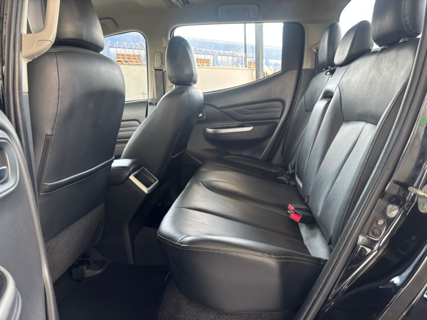 mitsubishi l200 triton 2.4 16v turbo diesel sport hpe-s cd 4p 4x4 automatico 202311