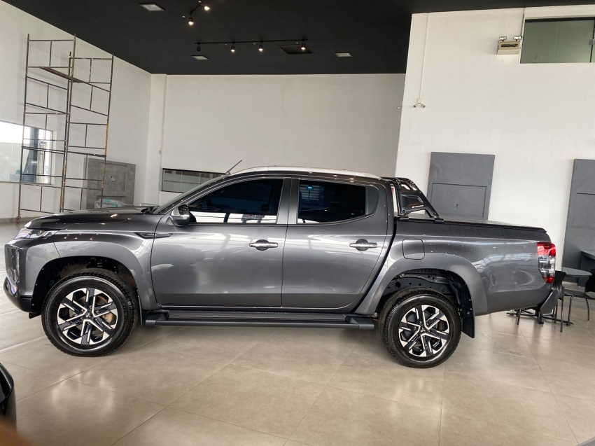 mitsubishi l200 triton 2.4 16v turbo diesel gls cd 4x4 automatico 6.1 5p 20252