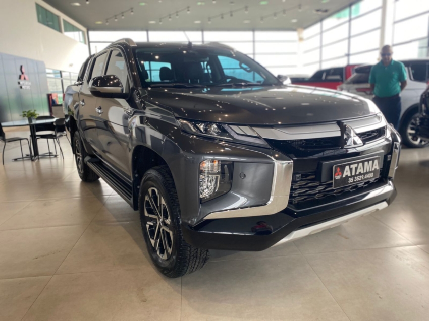 mitsubishi l200 triton 2.4 16v turbo diesel gls cd 4x4 automatico 6.1 5p 2025