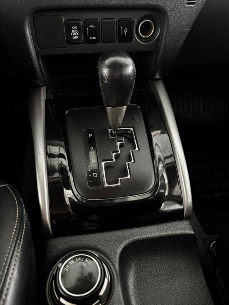 mitsubishi l200 triton 2.4 16v turbo diesel sport hpe top cd 4p 4x4 automatico 5p 201810