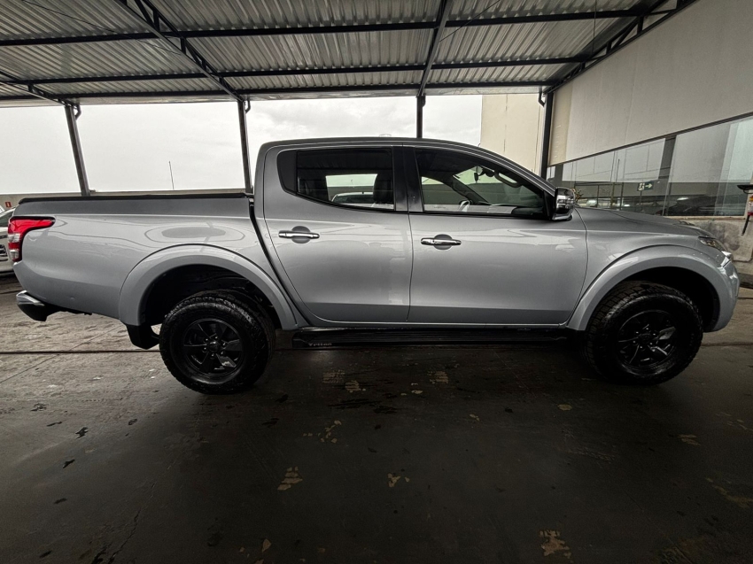 mitsubishi l200 triton 2.4 16v turbo diesel sport hpe top cd 4p 4x4 automatico 5p 20183