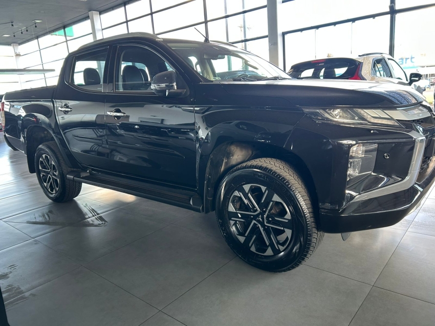 mitsubishi l200 triton 2.4 16v turbo diesel sport hpe-s cd 4p 4x4 automatico 2023