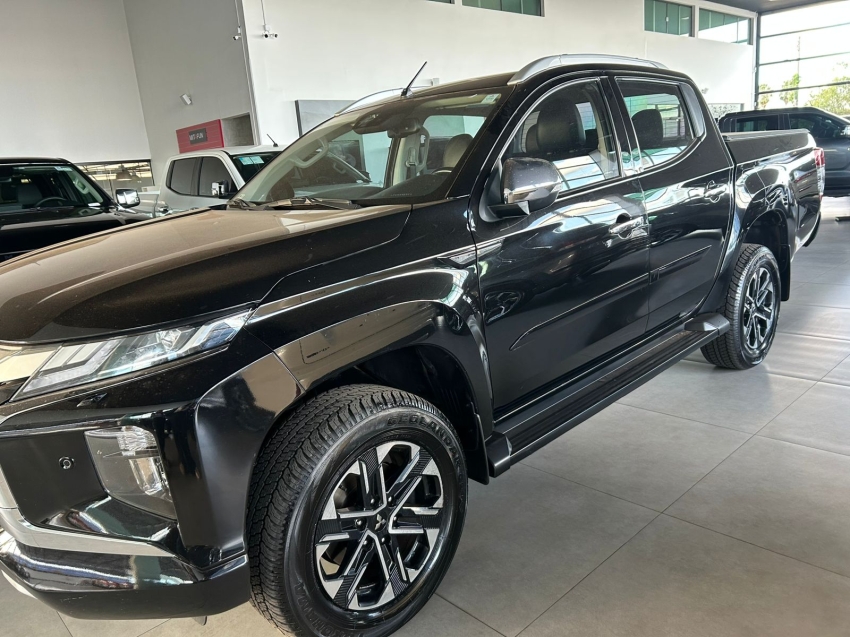 mitsubishi l200 triton 2.4 16v turbo diesel sport hpe-s cd 4p 4x4 automatico 20231