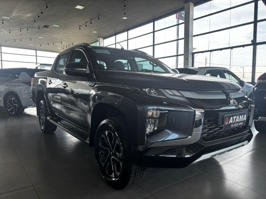 mitsubishi l200 triton 2.4 16v turbo diesel sport hpe-s cd 4p 4x4 automatico 2025