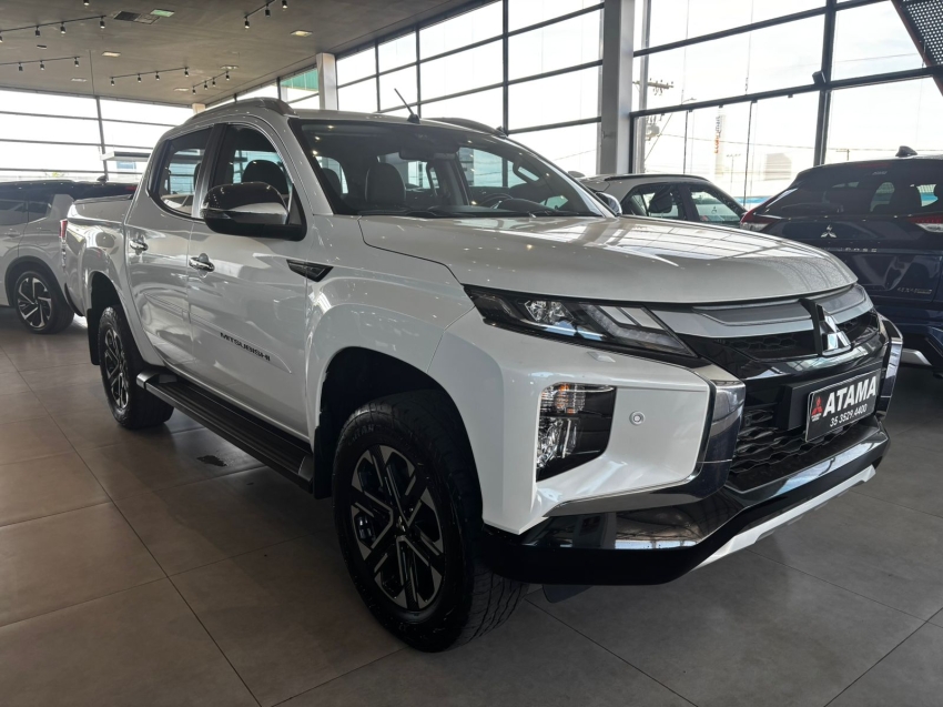 mitsubishi l200 triton 2.4 16v turbo diesel sport hpe-s cd 4p 4x4 automatico 2024