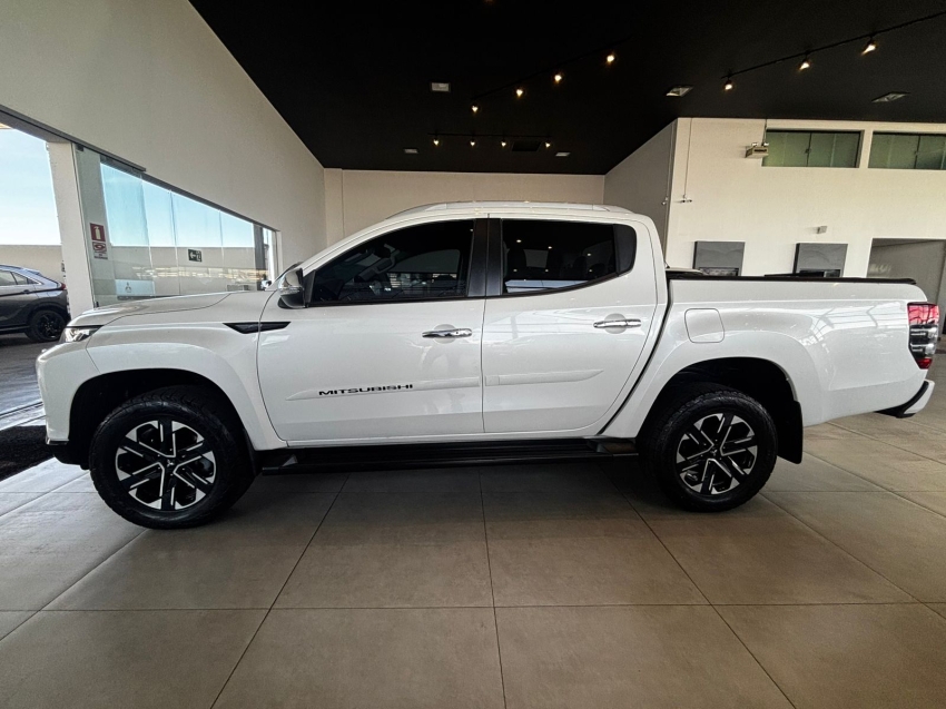 mitsubishi l200 triton 2.4 16v turbo diesel sport hpe-s cd 4p 4x4 automatico 20243