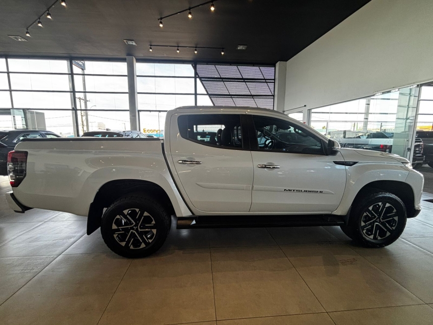 mitsubishi l200 triton 2.4 16v turbo diesel sport hpe-s cd 4p 4x4 automatico 20244