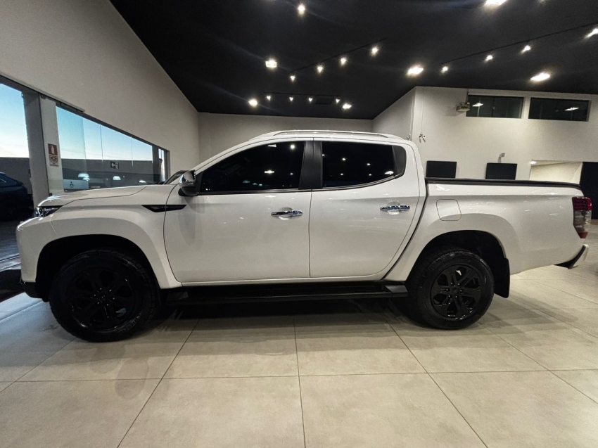 mitsubishi l200 triton 2.4 turbo diesel 4x4 at sport hpe-s 4p automatico 20243