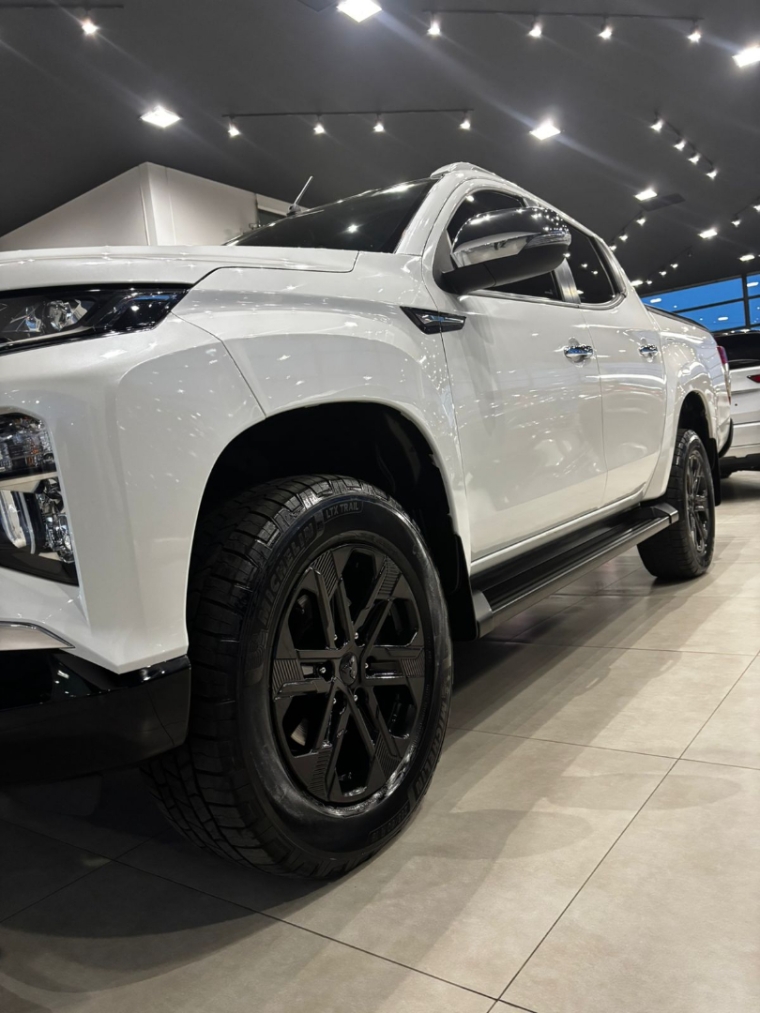 mitsubishi l200 triton 2.4 turbo diesel 4x4 at sport hpe-s 4p automatico 20245