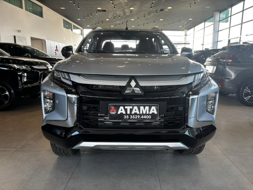 mitsubishi l200 triton 2.4 16v turbo diesel sport hpe-s cd 4p 4x4 automatico 20231