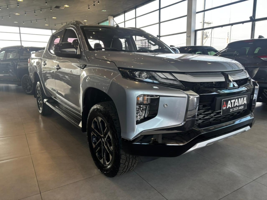 mitsubishi l200 triton 2.4 16v turbo diesel sport hpe-s cd 4p 4x4 automatico 2023