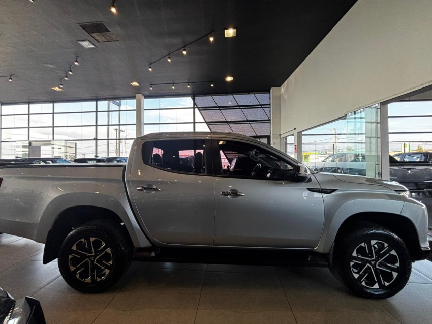 mitsubishi l200 triton 2.4 16v turbo diesel sport hpe-s cd 4p 4x4 automatico 20234
