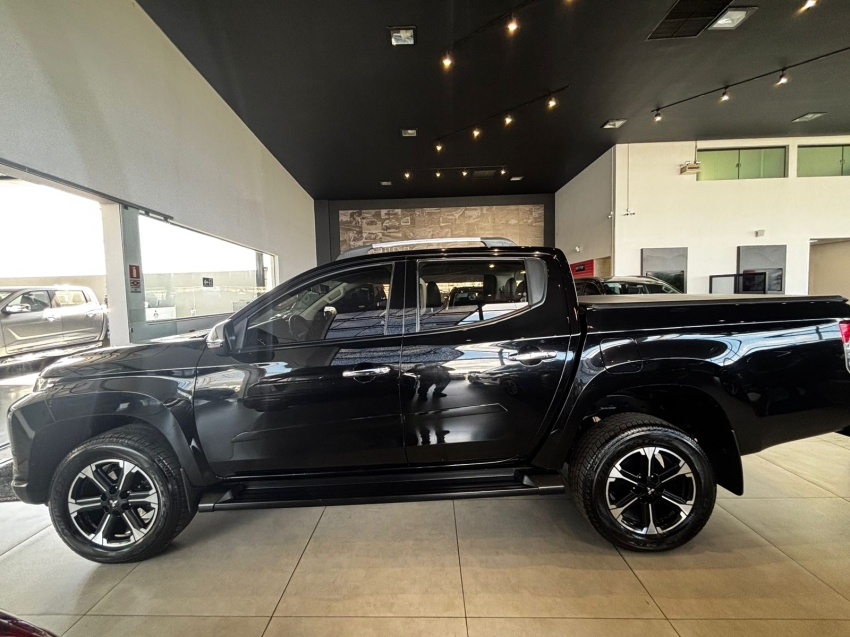 mitsubishi l200 triton 2.4 16v turbo diesel sport hpe cd 4p 4x4 automatico 20224