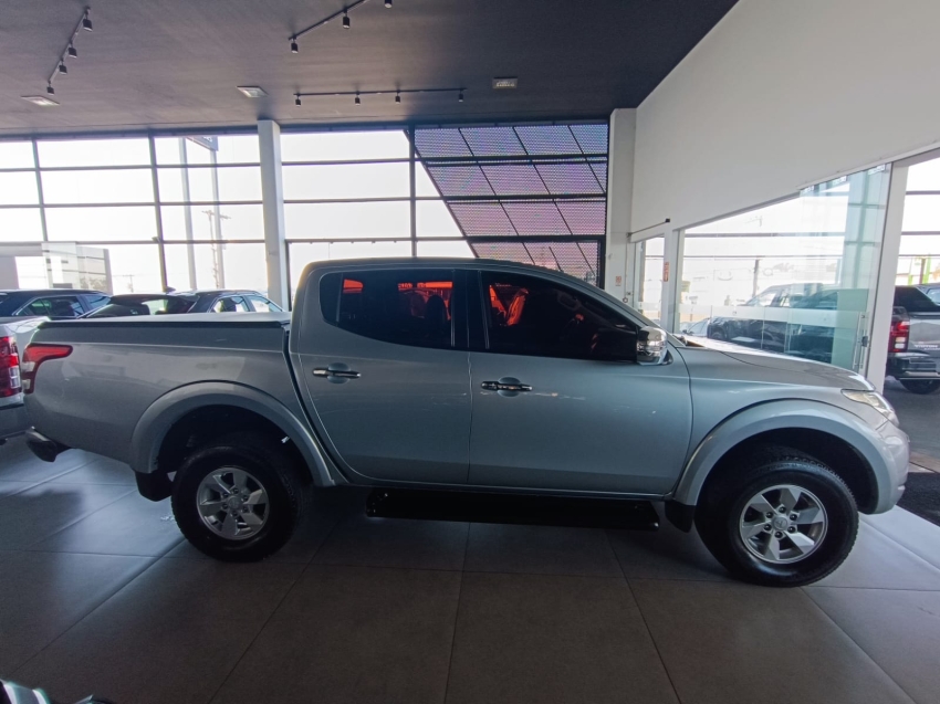 mitsubishi l200 triton 2.4 16v turbo diesel sport hpe top cd 4p 4x4 automatico 20184