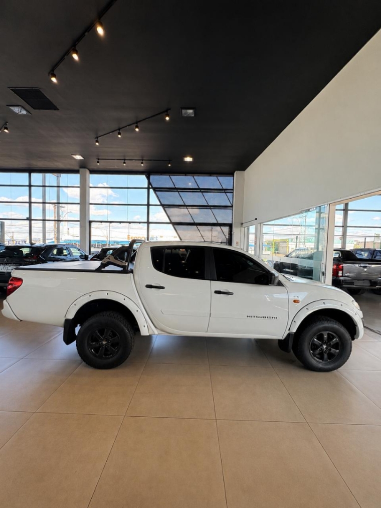 mitsubishi l200 triton 3.2 gls 4x4 cd 16v turbo intercoler diesel 4p manual 20134