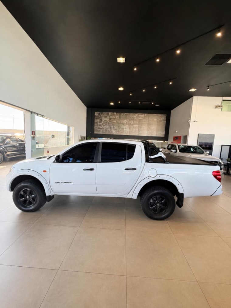 mitsubishi l200 triton 3.2 gls 4x4 cd 16v turbo intercoler diesel 4p manual 20133