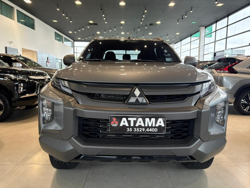 mitsubishi l200 triton 2.4 16v turbo diesel outdoor gls cd 4x4 automatico 4p 20251
