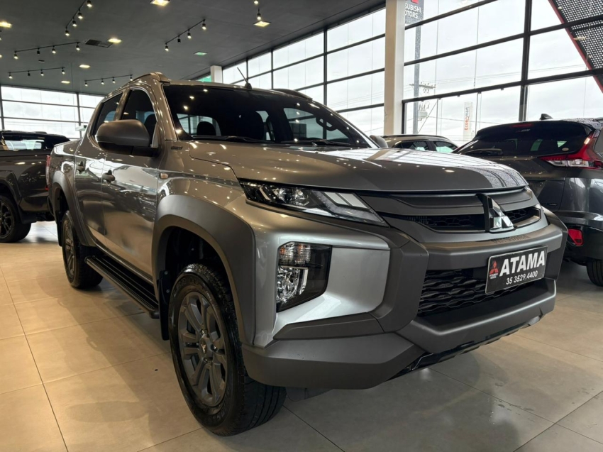 mitsubishi l200 triton 2.4 16v turbo diesel outdoor gls cd 4x4 automatico 4p 2025