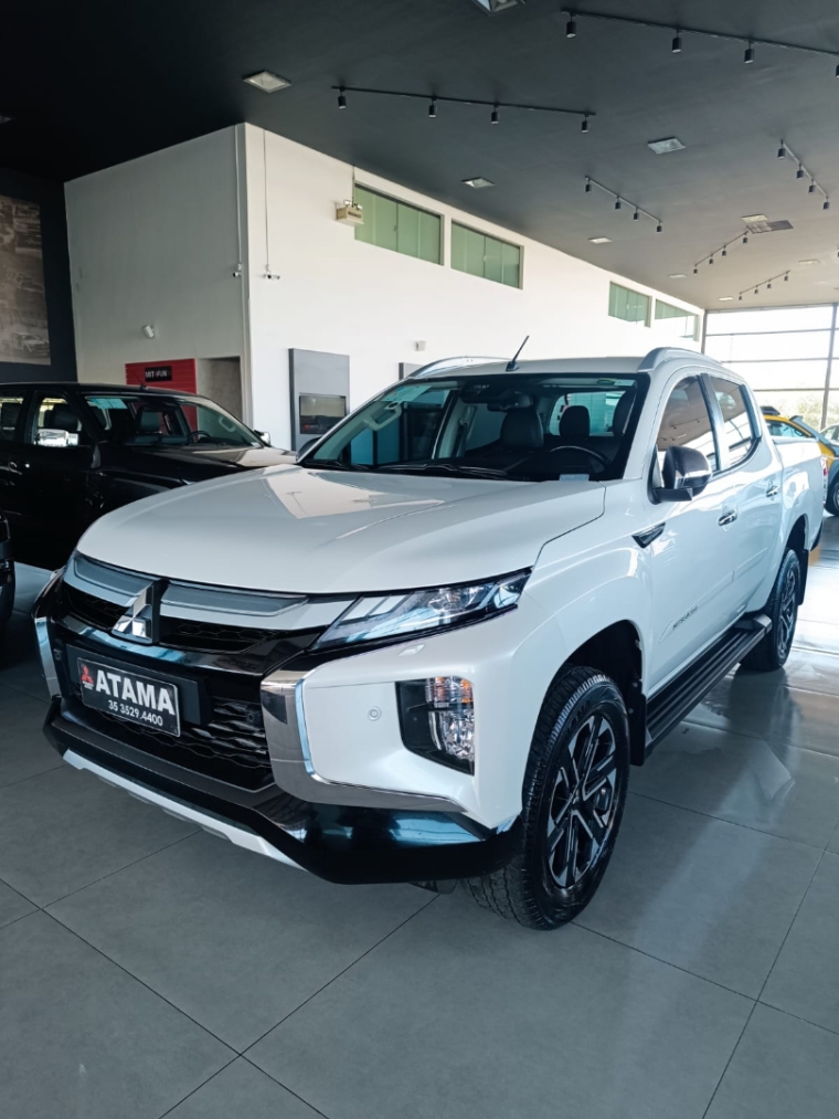 mitsubishi l200 triton 2.4 16v turbo diesel sport hpe-s cd 4p 4x4 automatico 20252