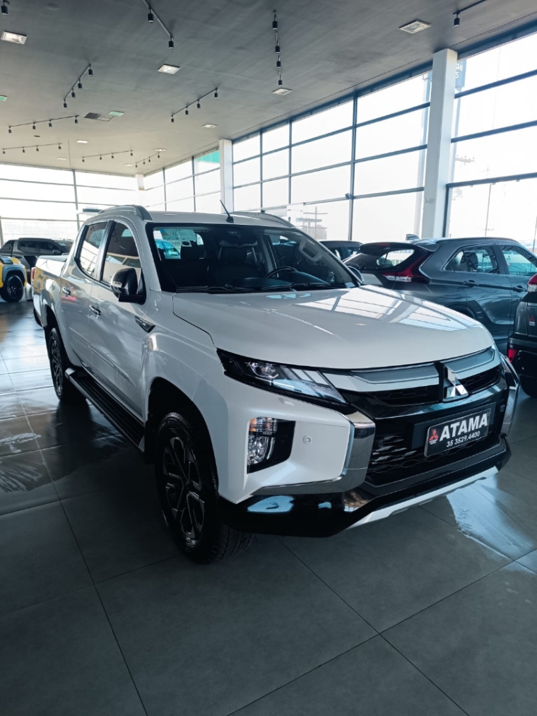 mitsubishi l200 triton 2.4 16v turbo diesel sport hpe-s cd 4p 4x4 automatico 20250
