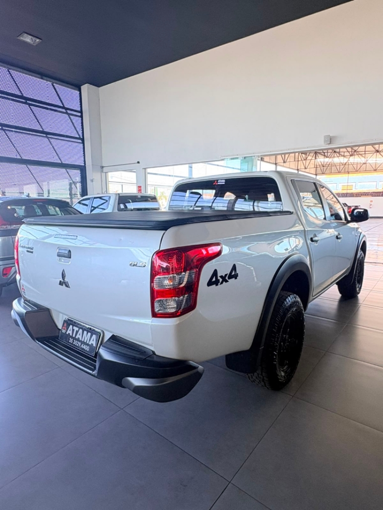 mitsubishi l200 triton 2.4 16v turbo diesel outdoor gls cd 4x4 automatico 4p 20225