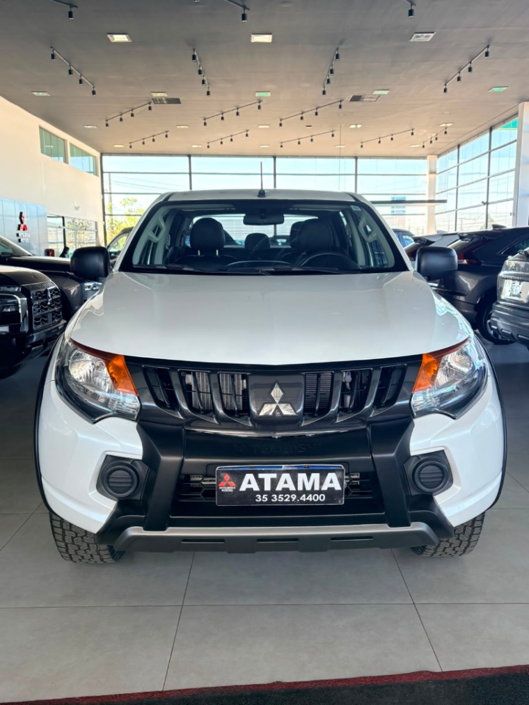mitsubishi l200 triton 2.4 16v turbo diesel outdoor gls cd 4x4 automatico 4p 20221