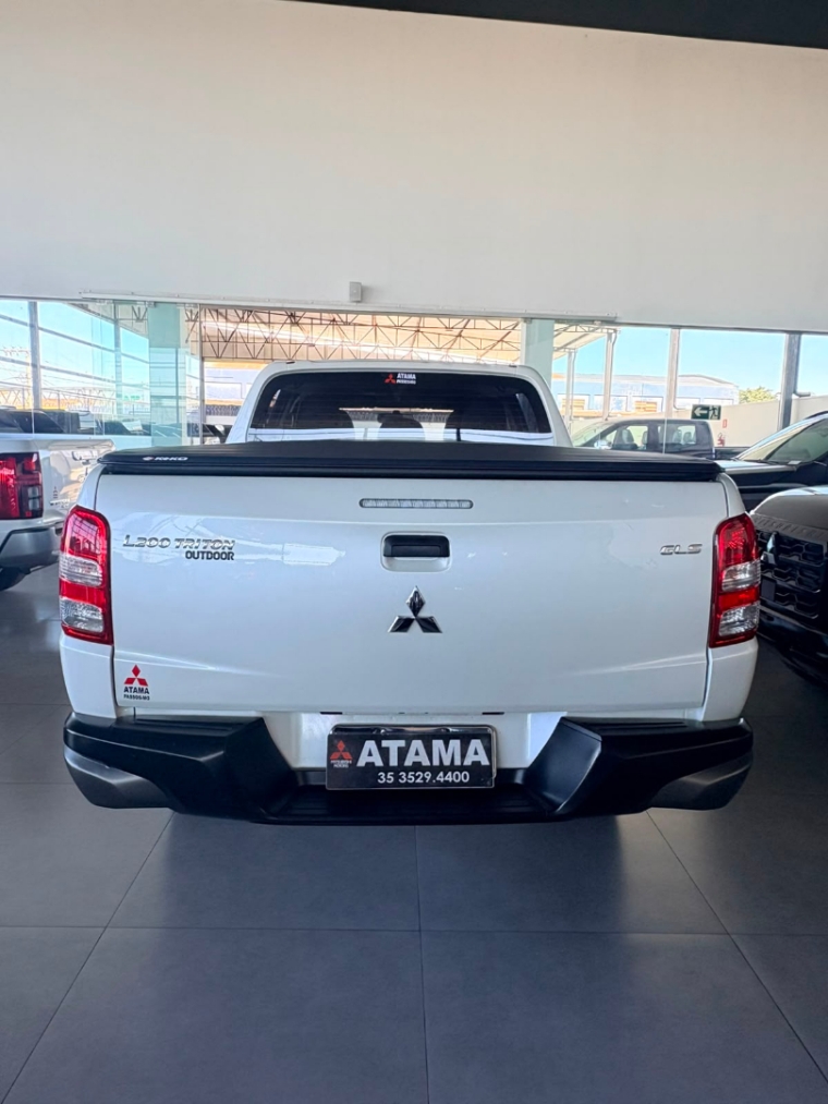 mitsubishi l200 triton 2.4 16v turbo diesel outdoor gls cd 4x4 automatico 4p 20226