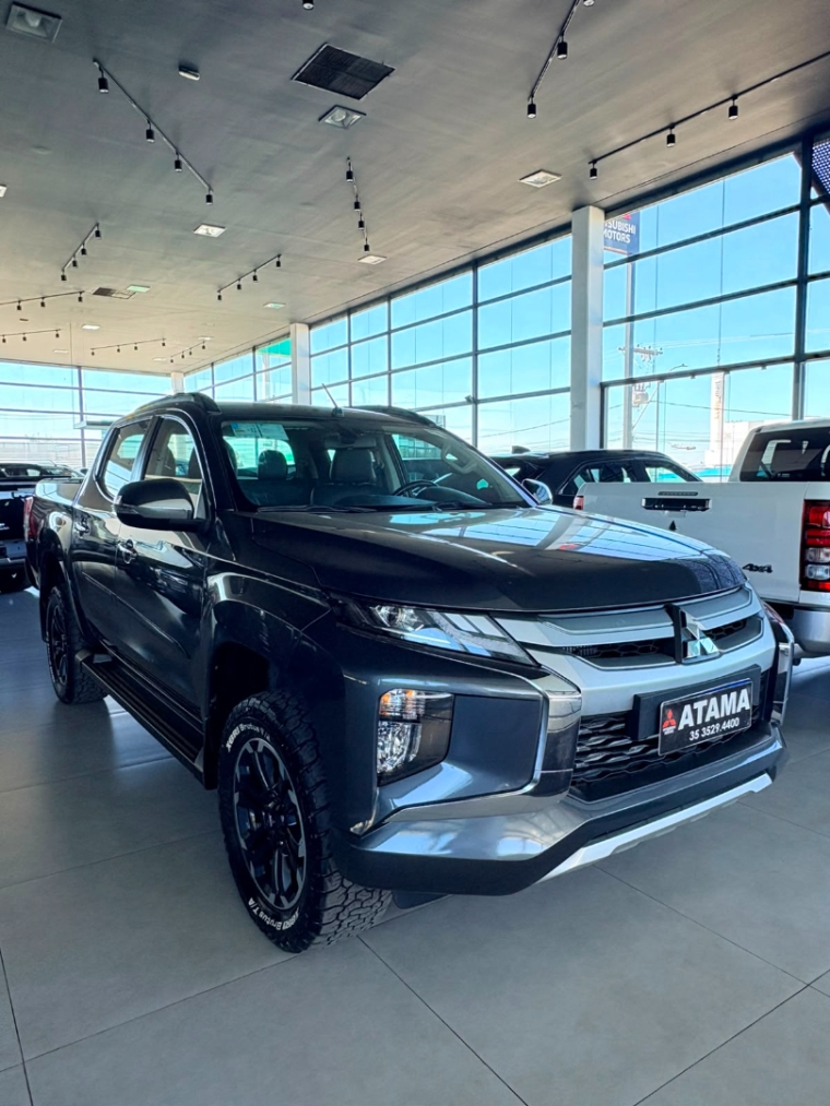 mitsubishi l200 triton 2.4 16v turbo diesel sport hpe cd 4p 4x4 automatico 20240