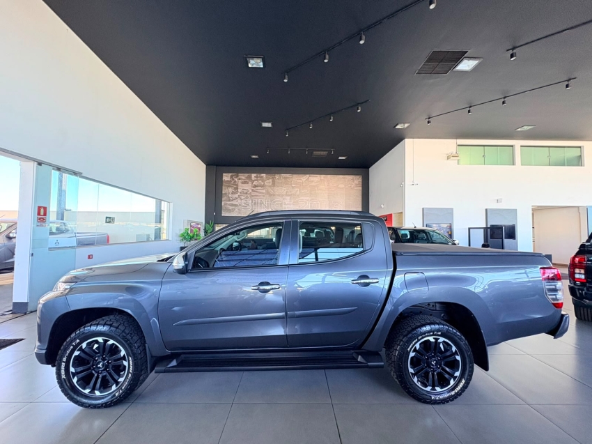 mitsubishi l200 triton 2.4 16v turbo diesel sport hpe cd 4p 4x4 automatico 20243