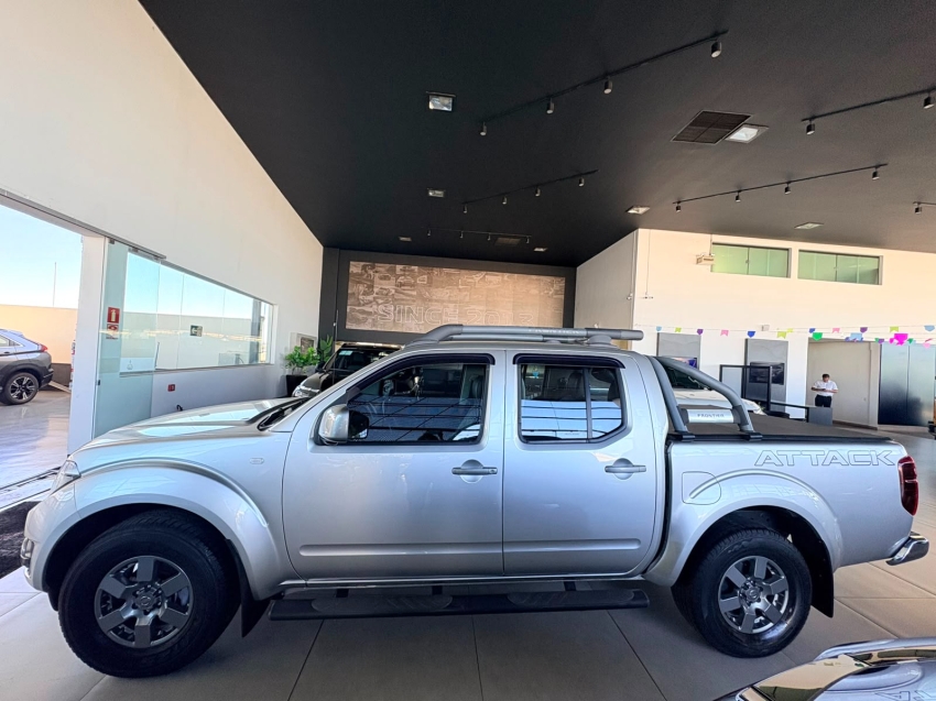 nissan frontier 2.5 sv attack 4x4 cd turbo eletronic diesel 4p automatico 2.4 20165