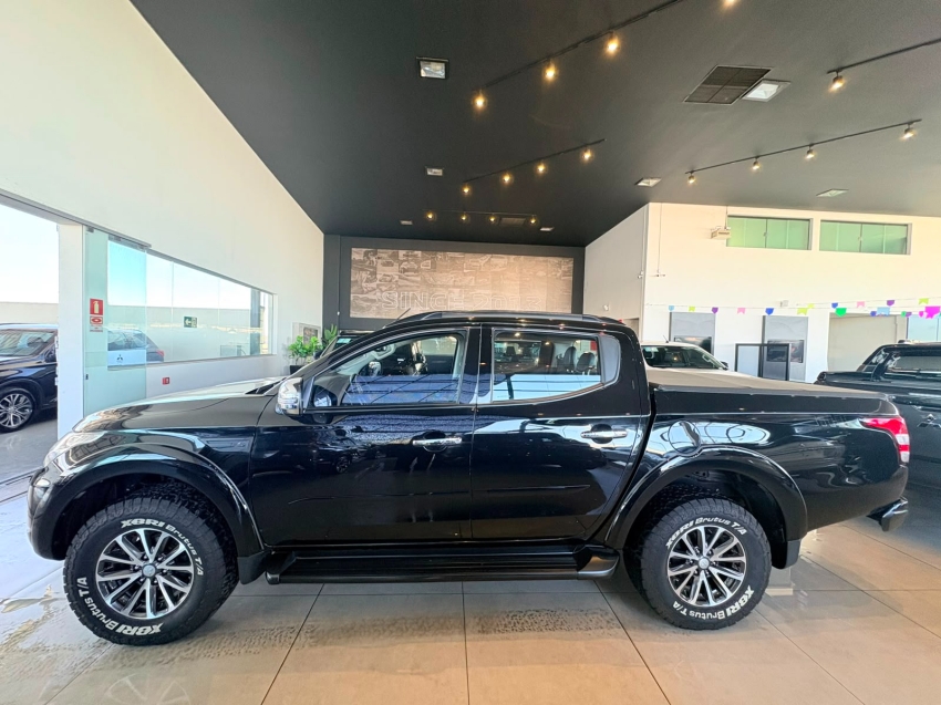 mitsubishi l200 triton 2.4 16v turbo diesel sport hpe-s cd 4p 4x4 automatico 20204